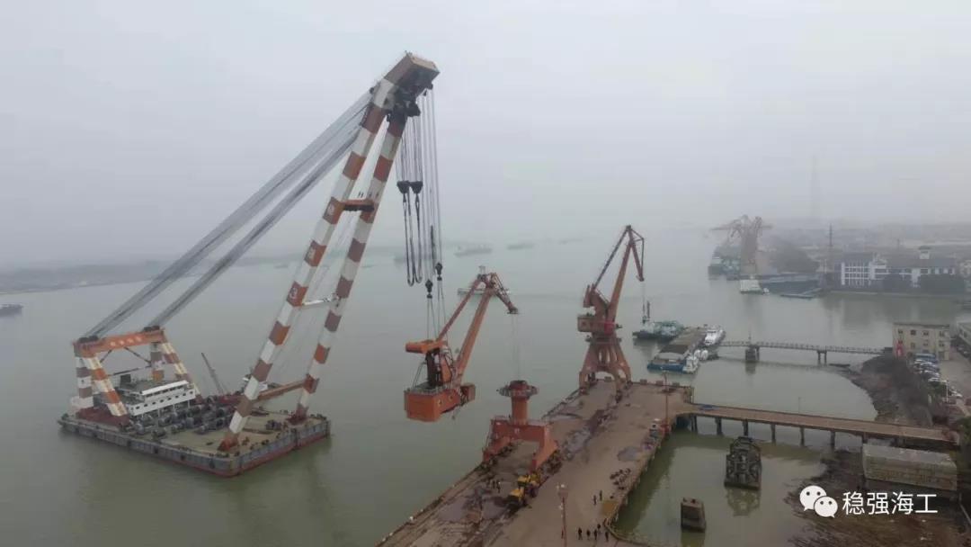 “门机维修吊装”顺利完成